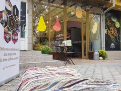 Vanzatoare pentru Bacania Gramador, Tineretului